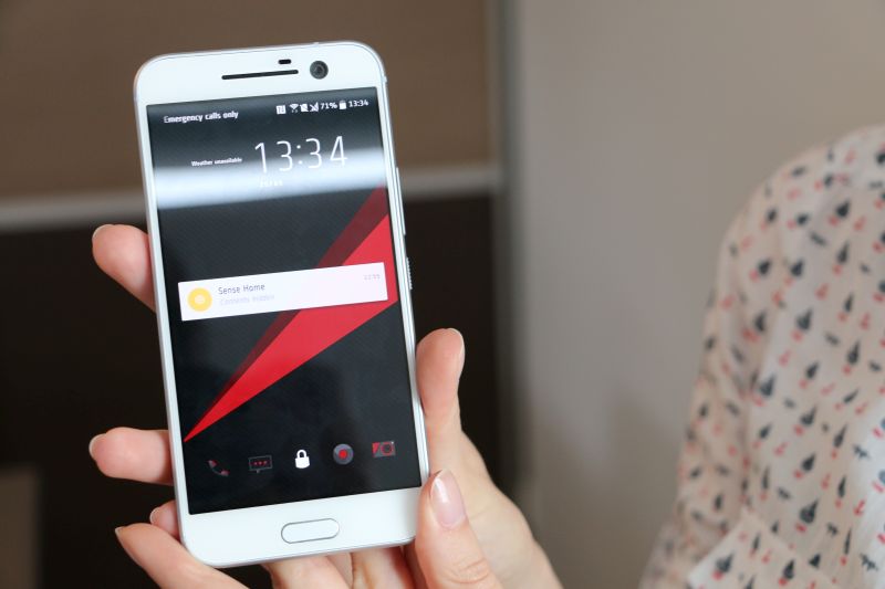 HTC zaslon u ruci