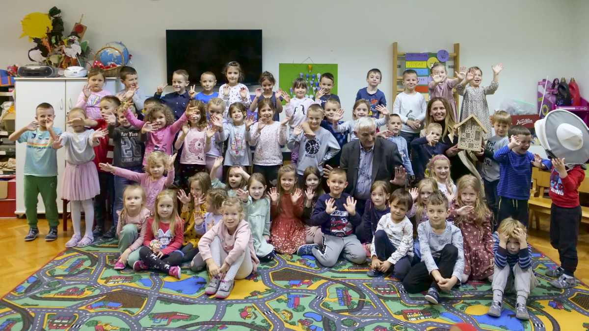 DV-Slunj-prof-Nikola-Kezić-gradonačelnica-Mirjana Puškarić DV-Slunj-prof-Nikola-Kezić-gradonačelnica-Mirjana Puškarić