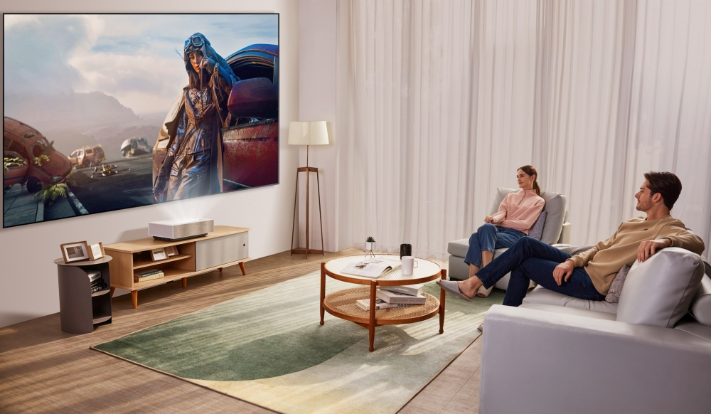 LG-CineBeam_Lifestyle