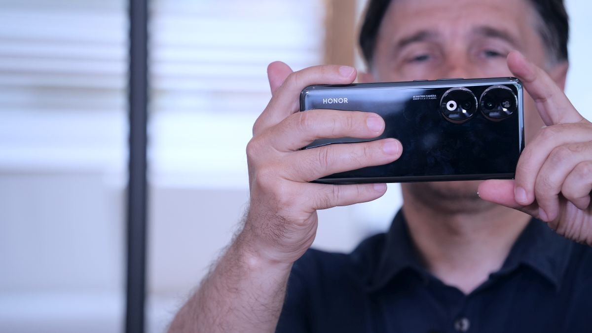 HONOR 90