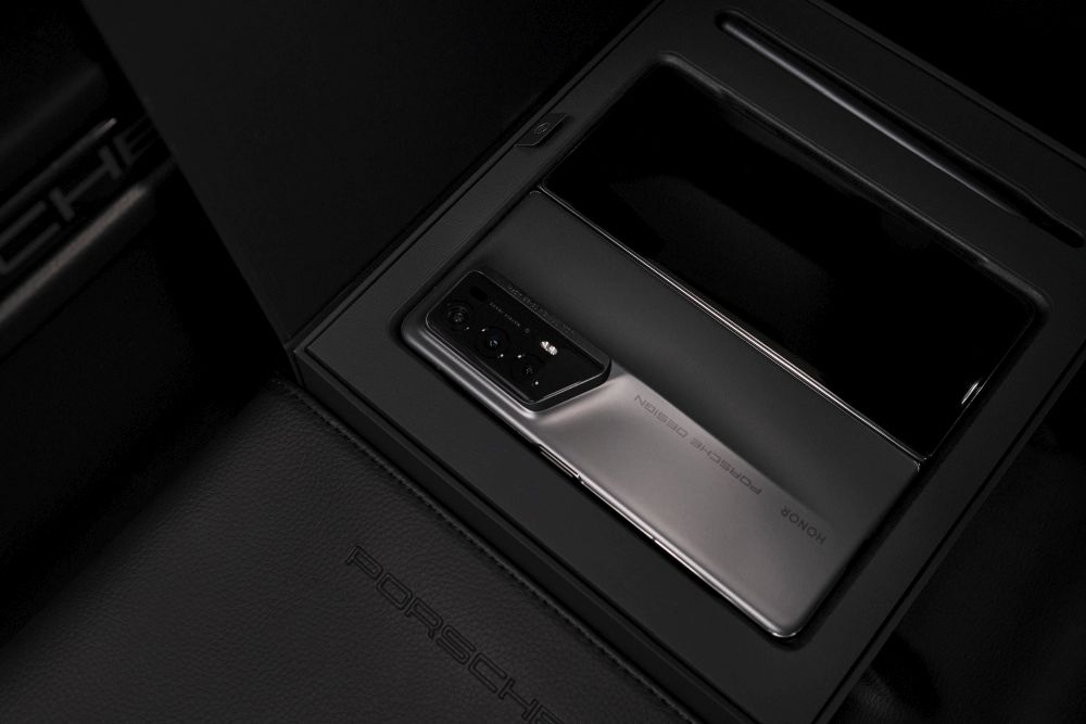 PORSCHE DESIGN HONOR Magic V2 R