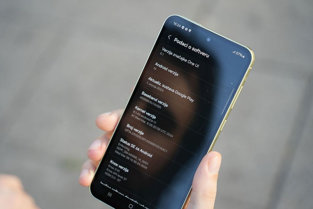 Samsung Galaxy A55 - zaslon