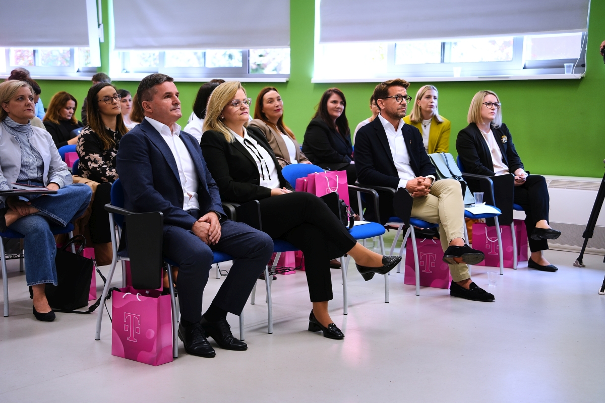 Predstavljeni rezultati „Alata za moderno doba“ programa prevencije rizičnog ponašanja djece na internetu