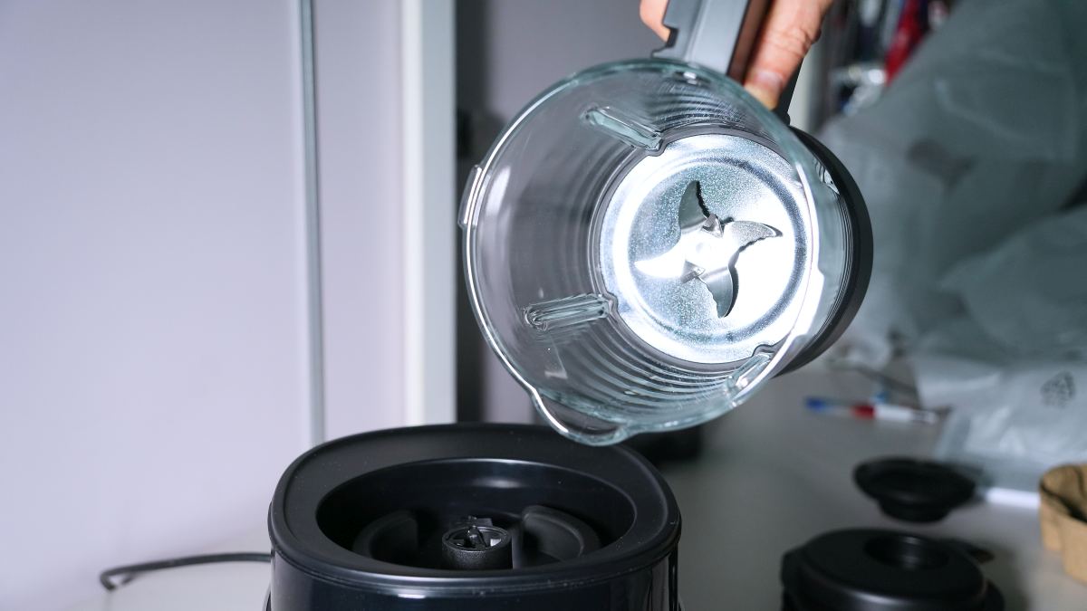 Panasonic-blender-MX-HG4401-oštrice-snažan-motor