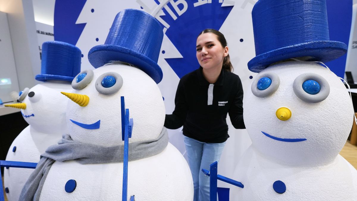Samsung Experience Store - igra gađanja šešira snjegovića