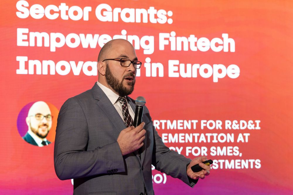 Neno Rakić iz agencije HAMAG-BICRO na Money Motion Startup pozornici prošle godine