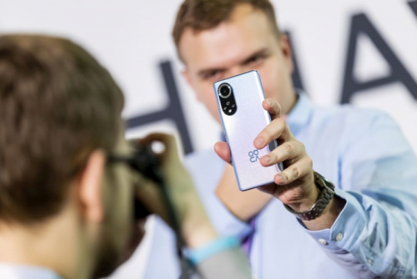 Huawei nova 9 &ndash; pametni telefon za novo vrijeme: dinamičan, moderan i neovisan