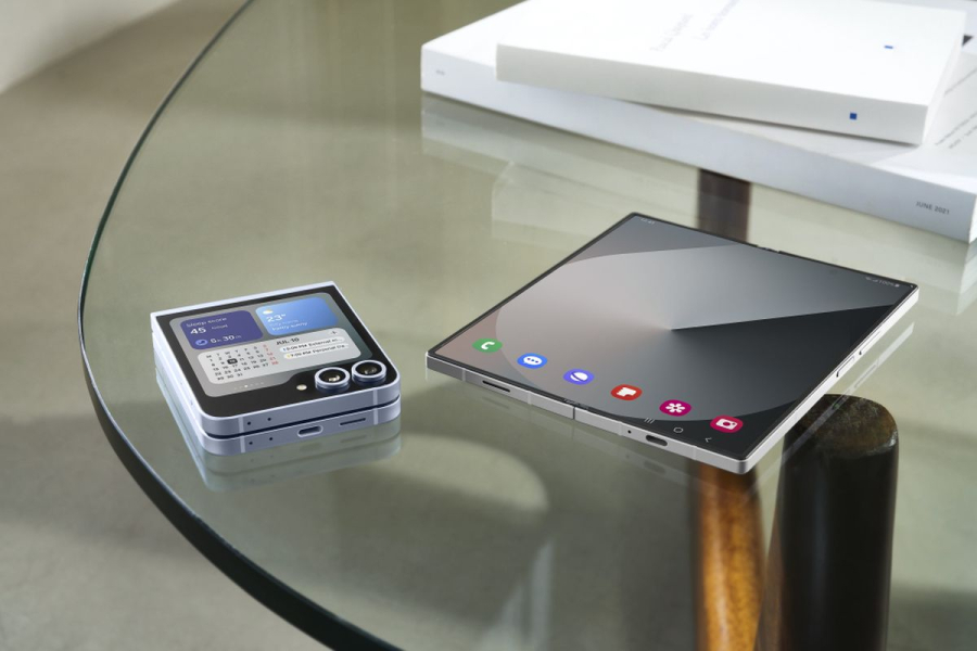 Samsung Galaxy Z 6 Fold - Samsung Galaxy Z 6 Flip
